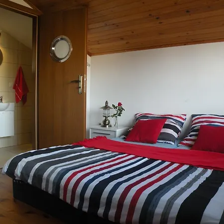 Goscinne Liv Marina ホームステイ