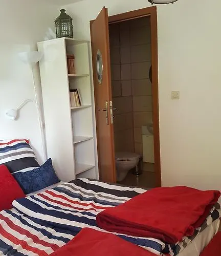 Проживание в семье Goscinne Liv Marina